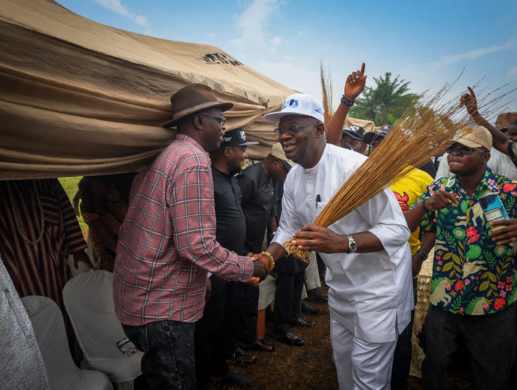 Andrew Uzamere shakes hands with a constituent