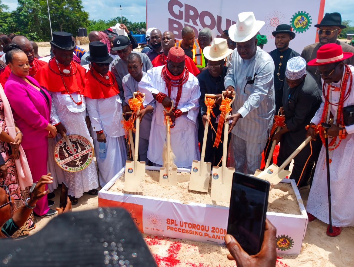 The Minister of State Petroleum, Heineken Lopokbiri flanked by the representatives of Governor Sheriff Oborevwori, Ovie Jitoboh and Otorogun community traditional rulers and Community leaders during the Groundbreaking
