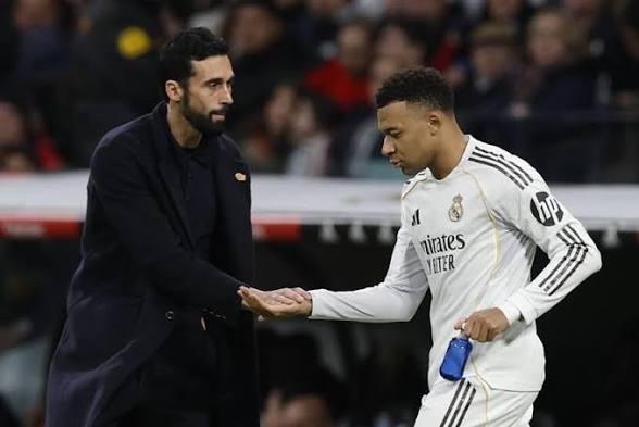 Alvaro Arbeloa and Kylian Mbappe