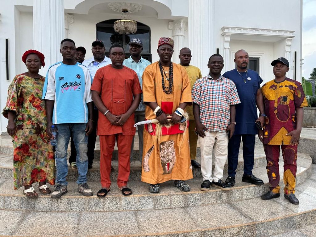 Igwe Asadu in a group photo with some members of the market building committee.