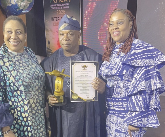 Meke (middle) with his award