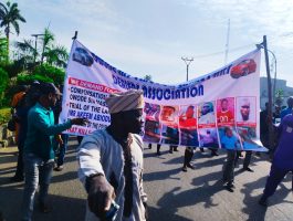 Lagos: 6 slain traders buried amid tears, calls for justice