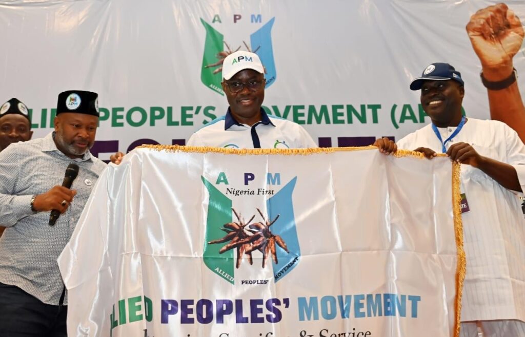 Oyo State Governor, Seyi Makinde (middle); receiving certificate of return and Flag as Allied People’s Movement (APM), Presidential Candidate from the party National Chairman, Alhaji Yusuf Mamman Dantalle (left) while the Organizing Secretary, Hon Bashiru Bala looks on, during the APM primary election collation/unveiling ceremony, held at Emeritus Theophilus Ogunlesi Hall, Ibadan. PHOTO: Oyo Gov’s Media