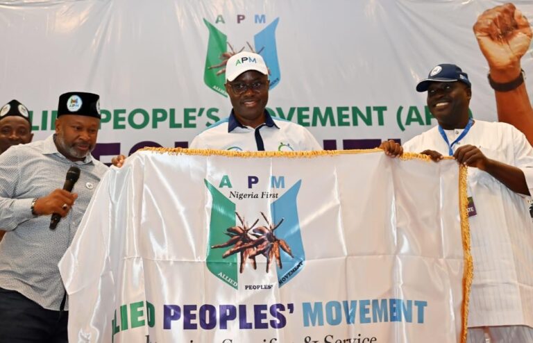Oyo State Governor, Seyi Makinde (middle); receiving certificate of return and Flag as Allied People’s Movement (APM), Presidential Candidate from the party National Chairman, Alhaji Yusuf Mamman Dantalle (left) while the Organizing Secretary, Hon Bashiru Bala looks on, during the APM primary election collation/unveiling ceremony, held at Emeritus Theophilus Ogunlesi Hall, Ibadan. PHOTO: Oyo Gov’s Media