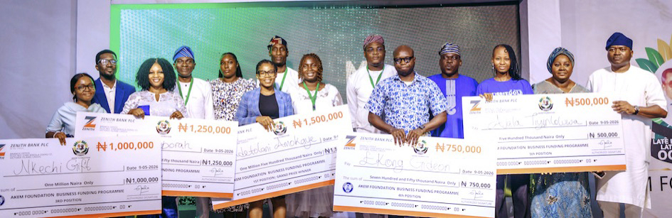 Ayodele Ogunsan, presenting cheques to the prize winners.