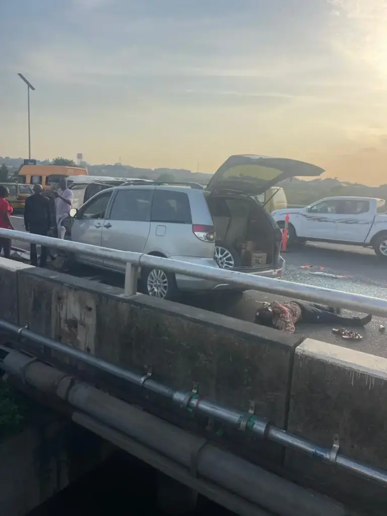 Third Mainland Bridge crash: Mother killed, daughter survives