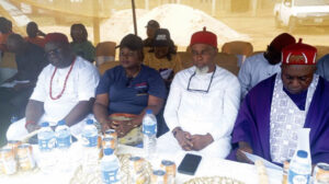 L-R- Dr Elias Igwe and his wife; President General, Abor Community, and the Traditional Ruler of Abor, HRM Chukwudi Ngwudile