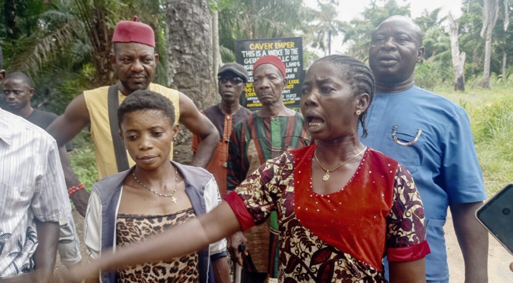 •One of the women at the protest, Ifesinachi Ogbodo, expressing anger.