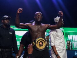 Carter Efe defeats Portable in celebrity boxing match