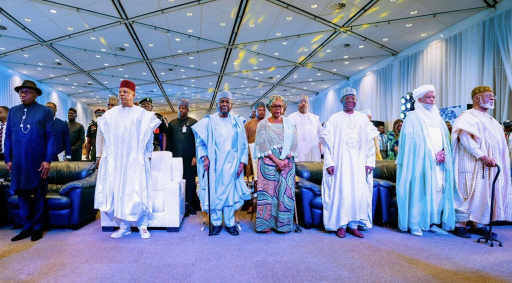 L-R:Former President Goodluck Jonathan Vice‑President Kashim Shettima, former Head of State Gen. Yakubu Gowon (rted) with his wife Victoria, Former Chief of Defence Staff,  Gen. Martin Luther Agwai (rted) Sultan of Sokoto, Muhammadu Sa’ad Abubakar III and former Head of State, Abdulsalami Abubakar at the launch of Gowon’s memoir — titled “My Life of Duty and Allegiance”