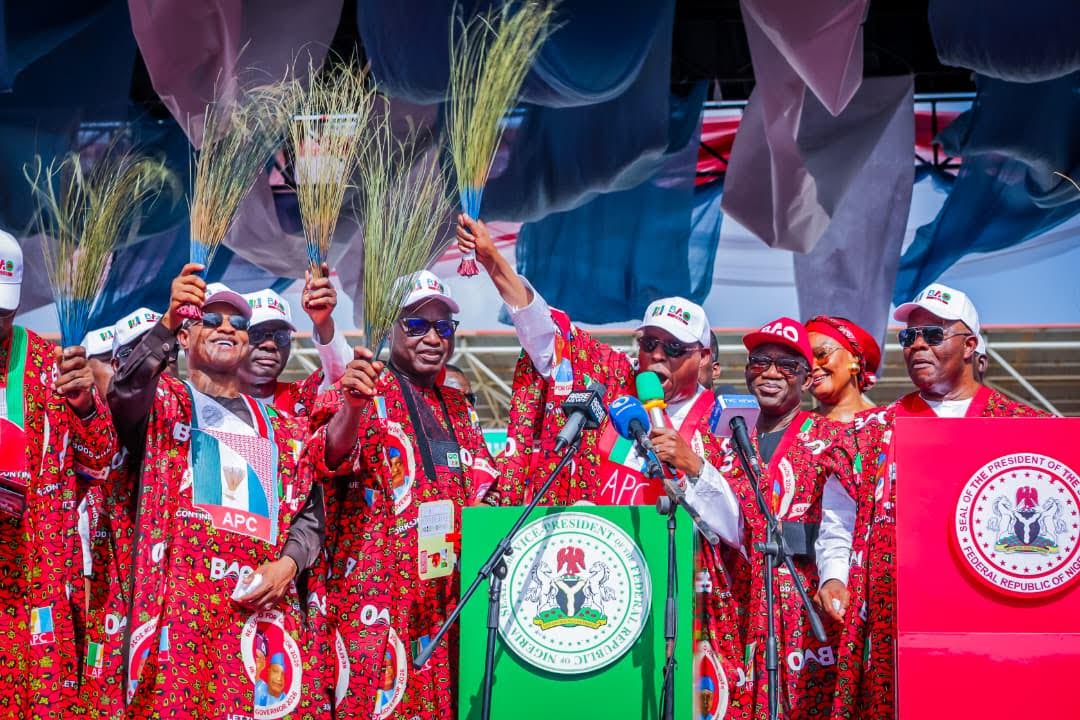 Ekiti guber: Tinubu hails Oyebanji’s leadership as APC holds mega rally