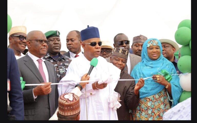 L-R FCT Minister, Nyesom Wike, Vice President Kashim Shettima, Chairman, House Committee on FCT, Hon Muktar Aliyu Betara and Minister of State, FCT, Dr Mariya Mahmoud during the commissioning of Arterial Road CN2 and other roads in Katampe District, Abuja on Friday