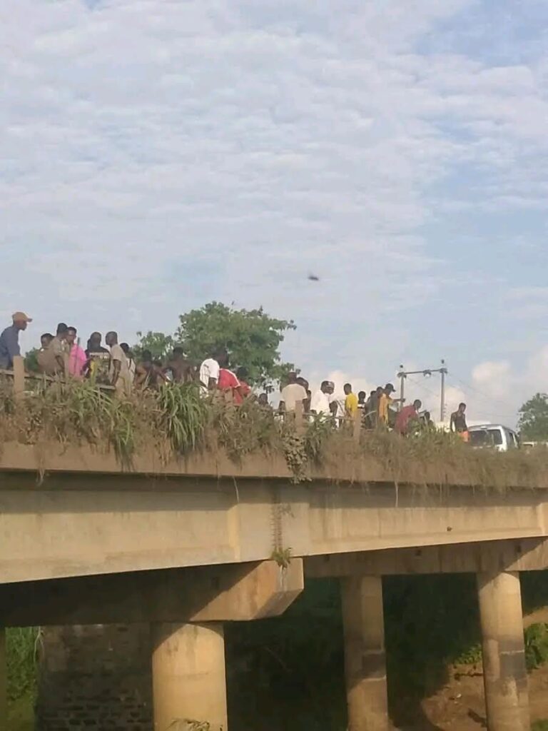 Crash on Ebonyi-Enugu expressway bridge, 3 dead, 2 injured