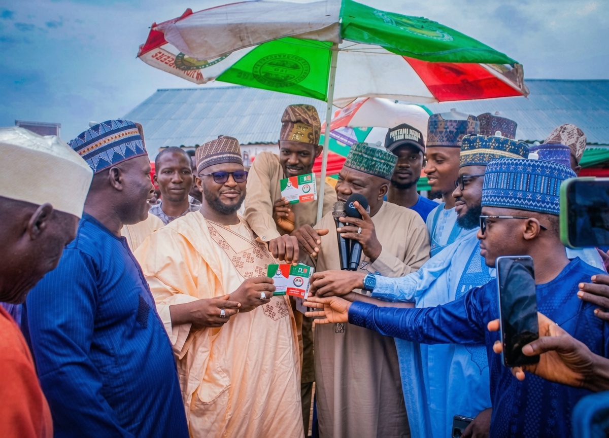 Pantami 2027: Over 1,800 APC, LP members defect to PDP in Gombe