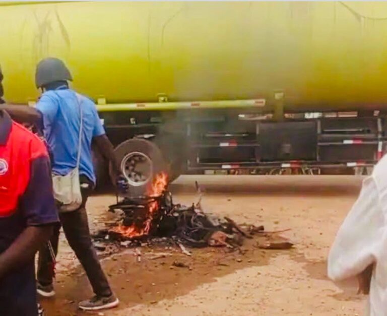 Mob storms Kaduna police station, burns woman alive over alleged child theft