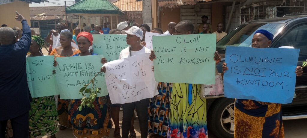 Protest rocks Effurun over planned visit by Olu of Warri to Uvwie