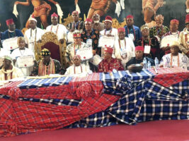 Diaspora Igbo leaders displaying their certificates. Sitting in front are the South East Council of Traditional Rulers.