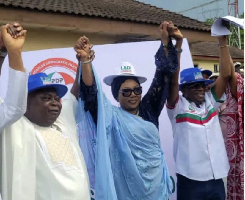 Iyabo Obasanjo flamked by other PDP members in Ogun State