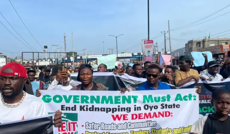 Protesters storm Ogun govt secretariat over abducted Oyo schoolchildren