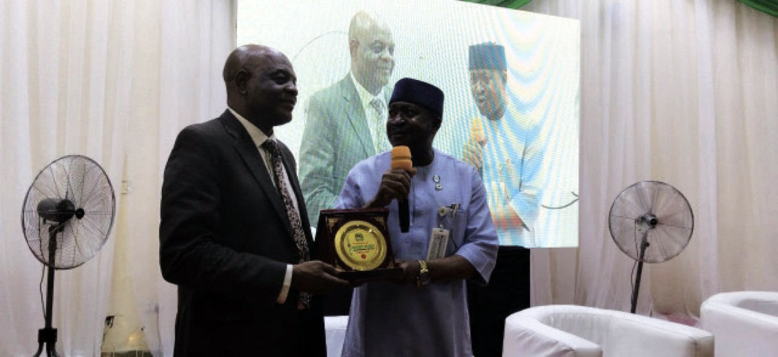 UniAbuja VC presenting an award to Echono