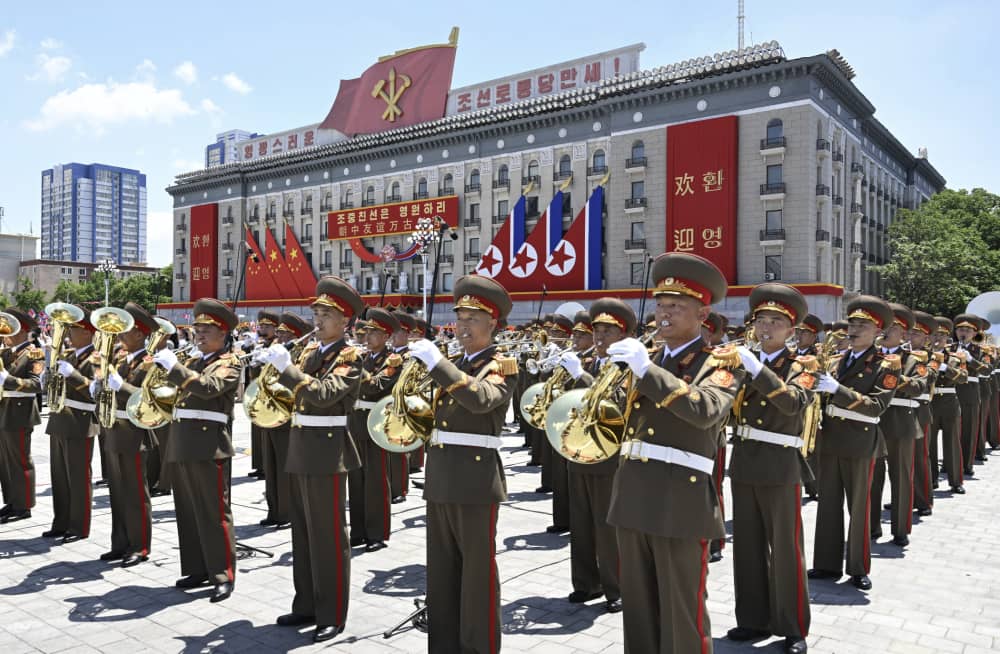 Chinese President Xi Jinping lands in North Korea