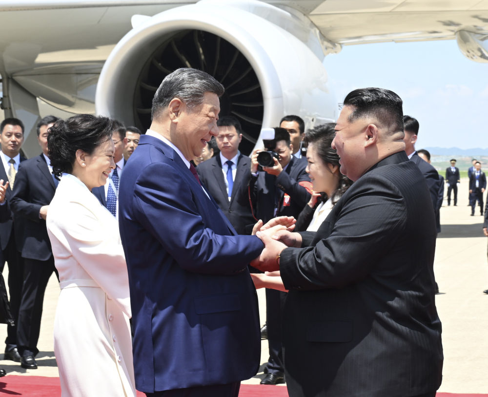 Chinese President Xi Jinping lands in North Korea