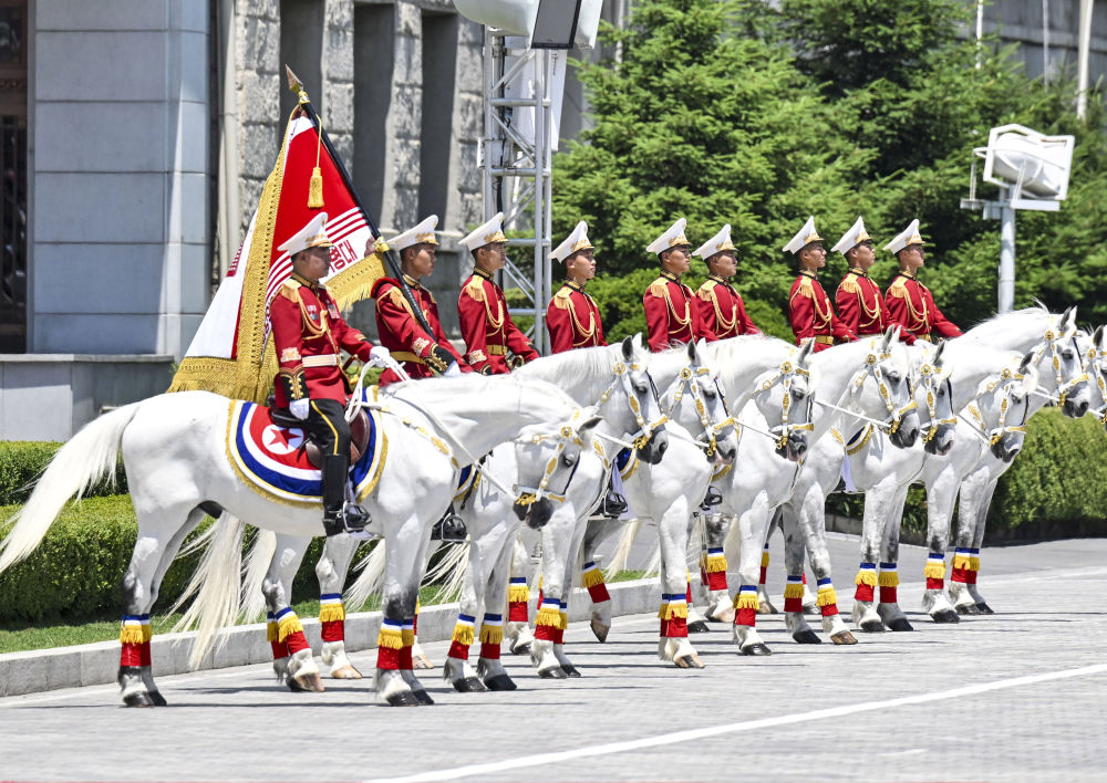 Chinese President Xi Jinping lands in North Korea