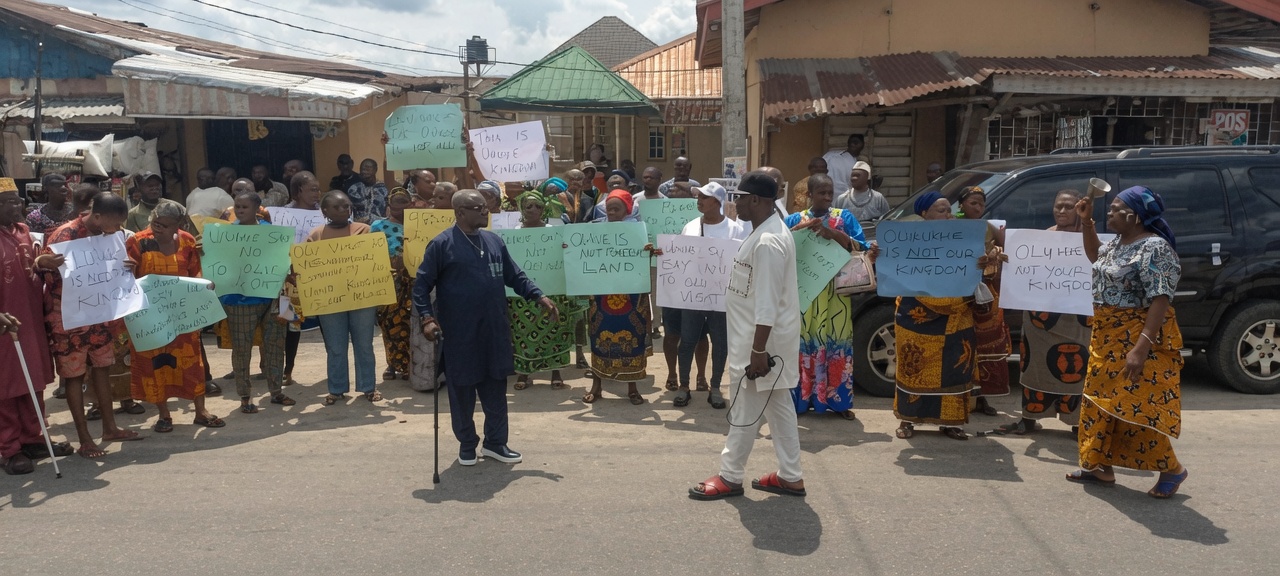 Protest rocks Effurun over planned visit by Olu of Warri to Uvwie