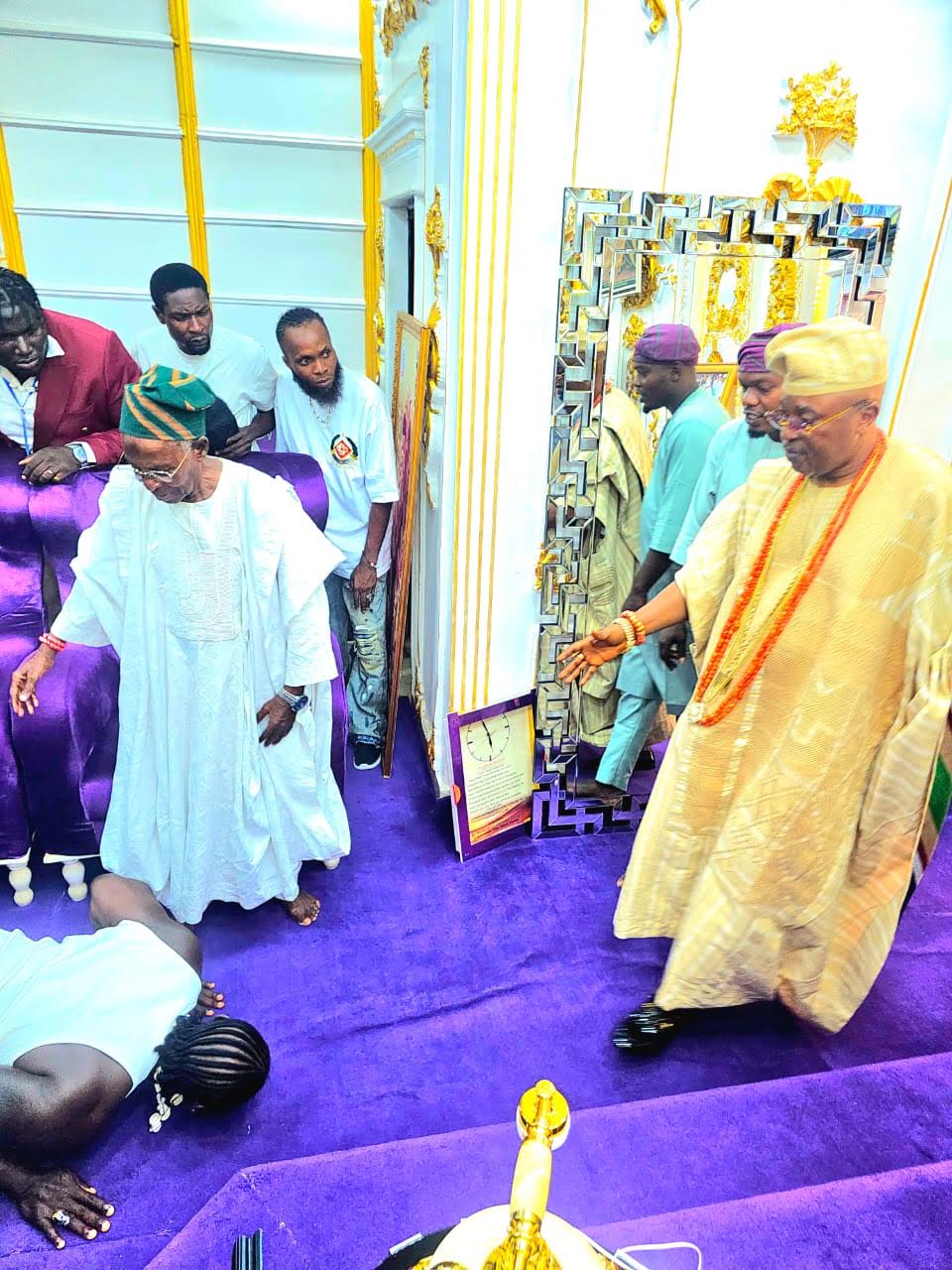 Verydarkman visits Oluwo, backs local government autonomy