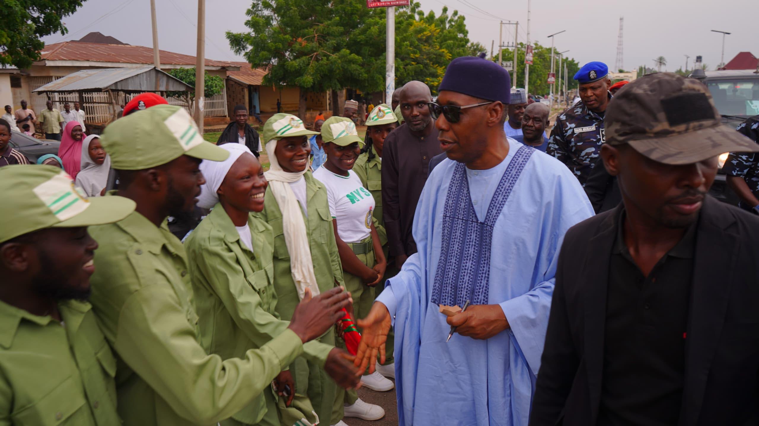 Gov Babagana Zulum with NYSC members at Biu southern Borno