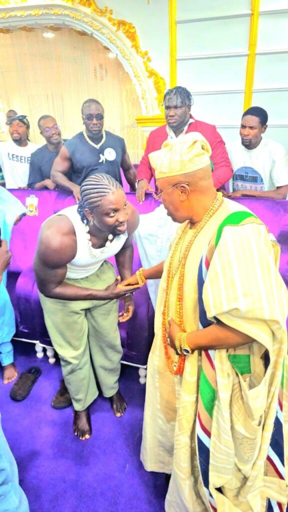 Verydarkman visits Oluwo, backs local government autonomy