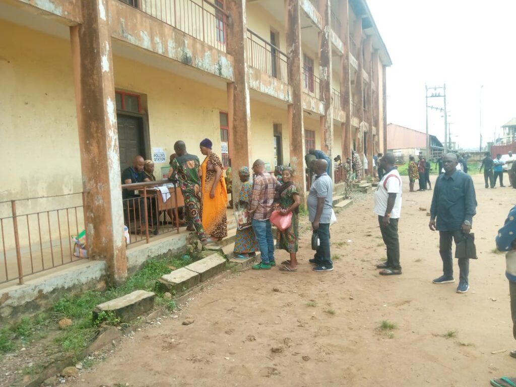 Voters queuing up to cast their votes during the LG poll At Agbado Primary School, Oredo Ward 4