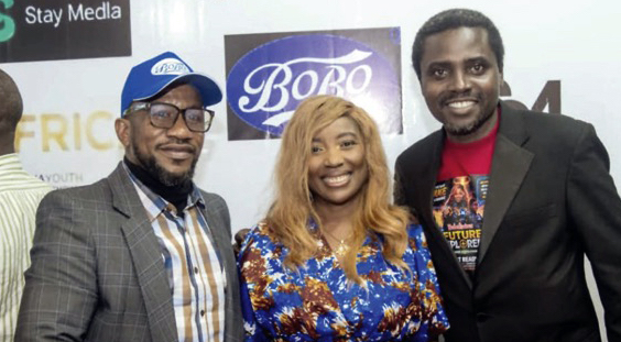 Adeola Eka (middle)