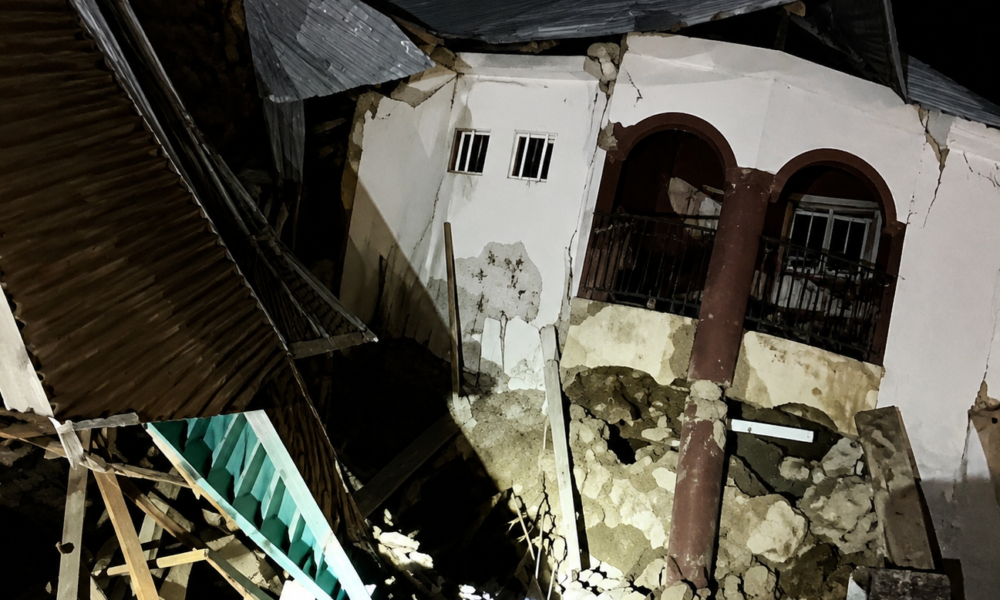 Anambra: Panic as Oko student hostel collapses, many feared trapped