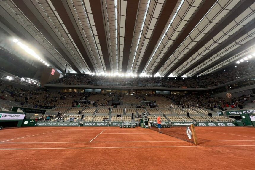Court-Philippe-Chatrier-Roland-Garros-2022-foto-Roberto-DellìOlivo-e1743616352741-2