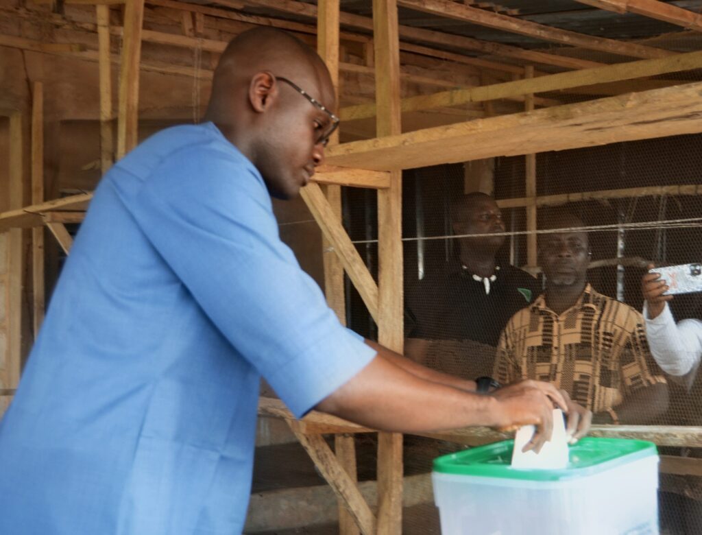 Anthony Osarobo Osaro, APC chairmanship candidate, casting his ballot at Unit 23 Udo Ward during the local government election (Photo: Moses Oboh)