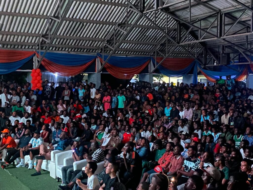 Football-fans-watching-the-final-match