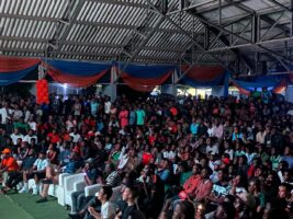 Football-fans-watching-the-final-match