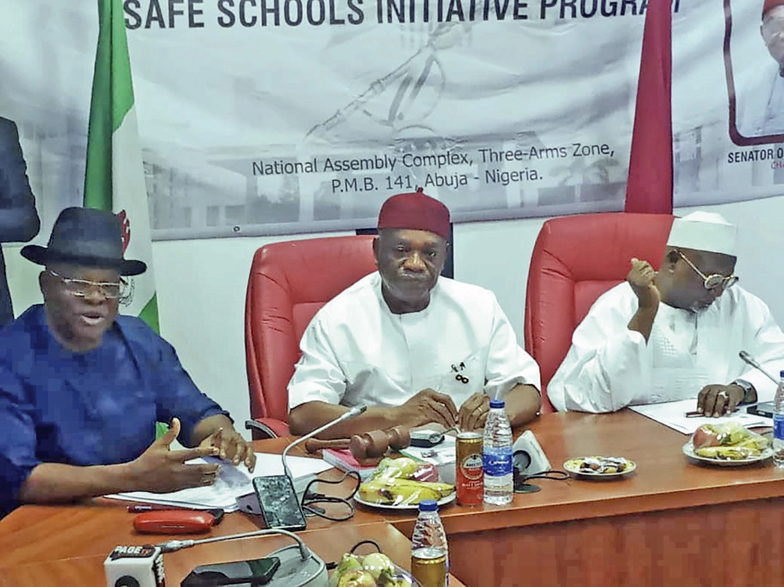 Kalu (middle) with other members of the committee