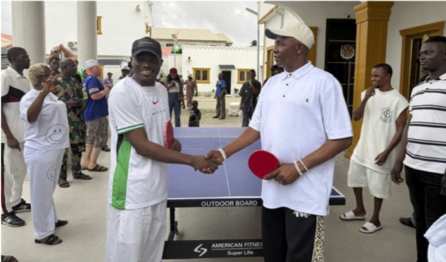 L-R- Lagos monarchs, Oba Ibrahim Olasunkanmi Olanwa and Oba Sulaimon Adeshina Raji (Jafo) in a table tennis clash
