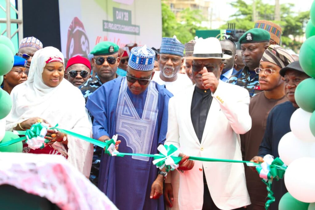 Tajudeen-Wike-and-Mahmoud-during-the-commissioning-of-Gbazango-road-1024×682
