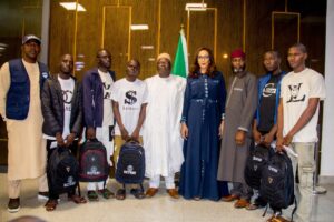 Odumegwu-Ojukwu receives five Nigerians rescued from Côte d’Ivoire prison
