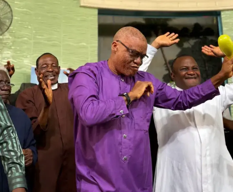 Oyo principal's husband dances in jubilation at thanksgiving service following rescue