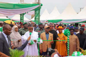 L-R: Minister of State, FCT, Mariya Mahmoud, Vice President Kashim Shettima, FCT Minister, Nyesom Wike, Chairman, Senate Committee of Works, Allwell Onyesoh, Olaka Nwogu and APC National Vice President South South, Victor Gaidom during the commissioning of Collector Road CO1 linking the Body of Benchers, Nile and Baze Universities in the Institution and Research District, Abuja on Wednesday