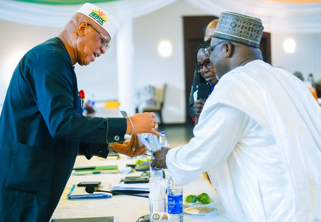 Governor Eno receiving award from Ndaji Alhassan, Registrar of NANNIM at Government House, Uyo