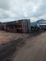 Motorists raise alarm over abandoned truck on Enugu-Onitsha Expressway