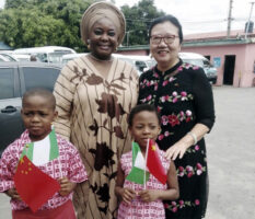 Edu (middle), Yuqing (right) and pupils