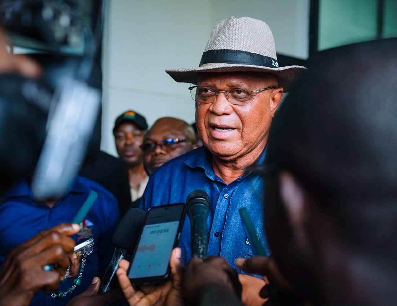 Akwa Ibom Governor Umo Eno addressing the media at Victor Attah’s Int’l Airport shortly on his arrival from international engagements