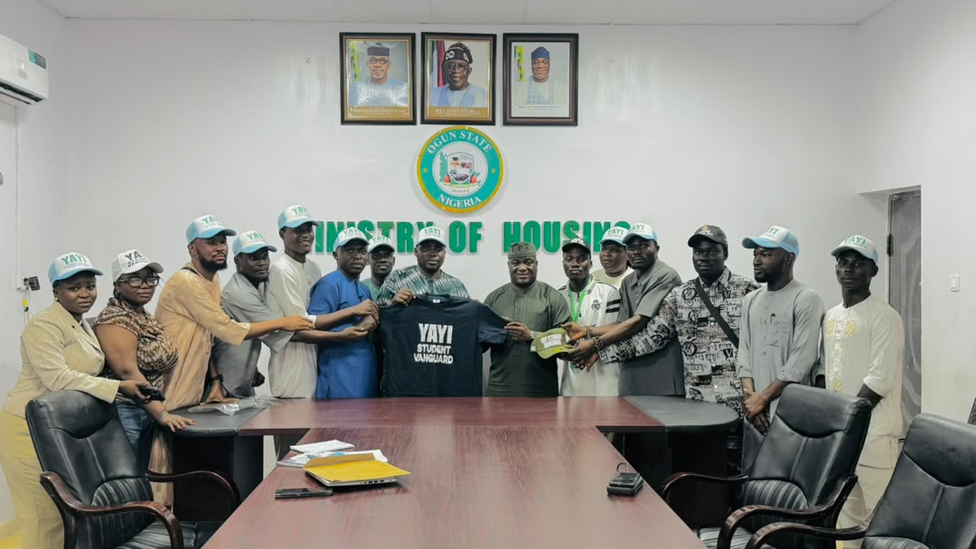 Yayi Student Vanguard visits Hon. Jagunmolu Akande Omoniyi