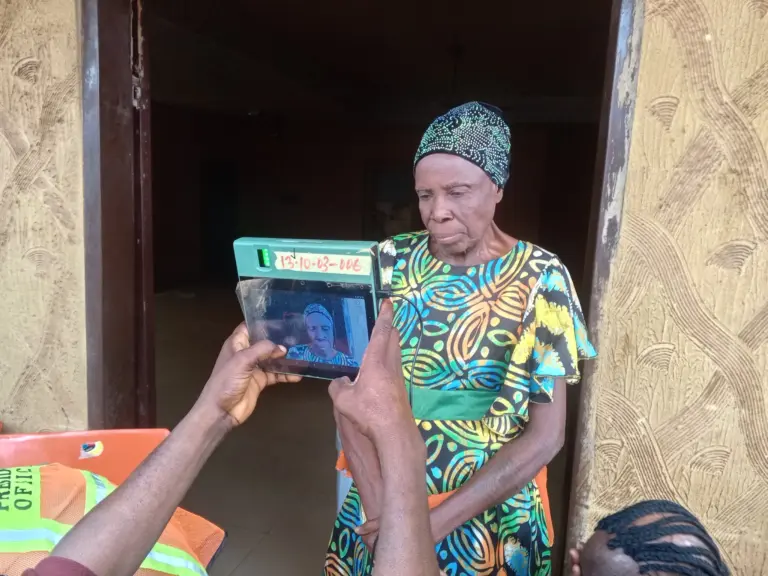 Osun election: Voter stranded as BVAS fails facial verification in Ikirun